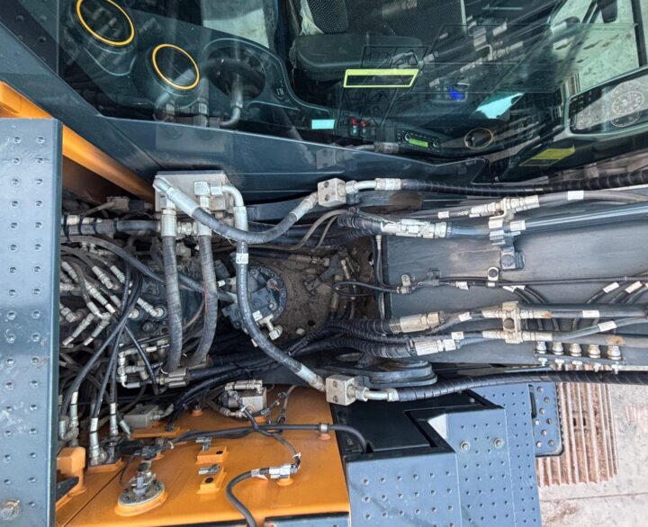 Hyundai HX140L - Crawler Excavators