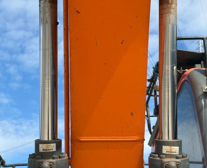 Doosan DX140LC-5 - Crawler Excavators