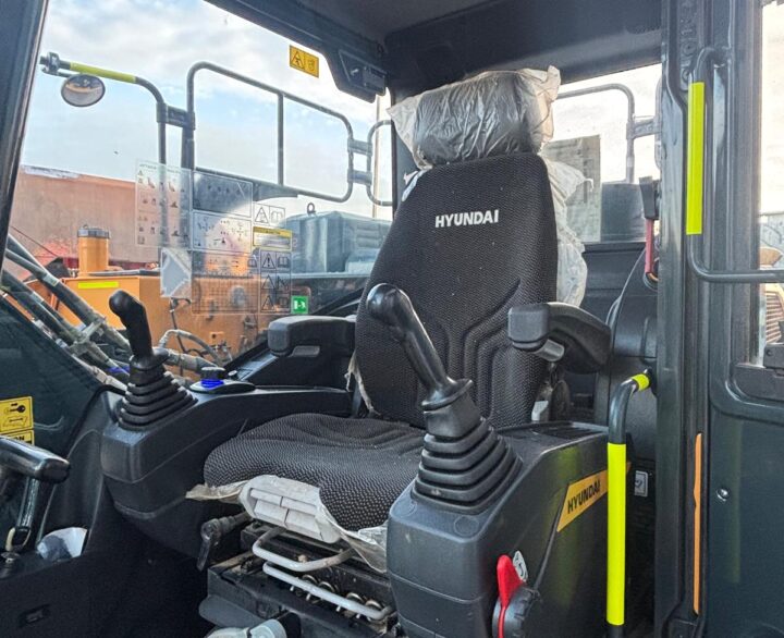 Hyundai HX140L - Crawler Excavators