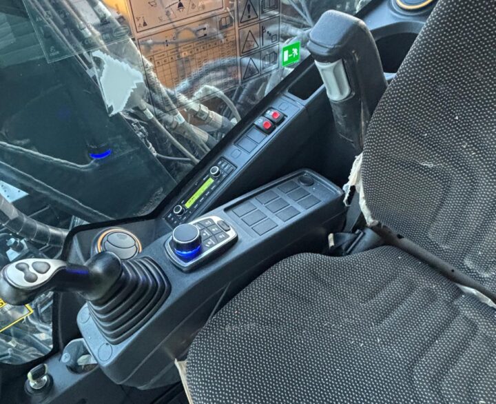 Hyundai HX140L - Crawler Excavators