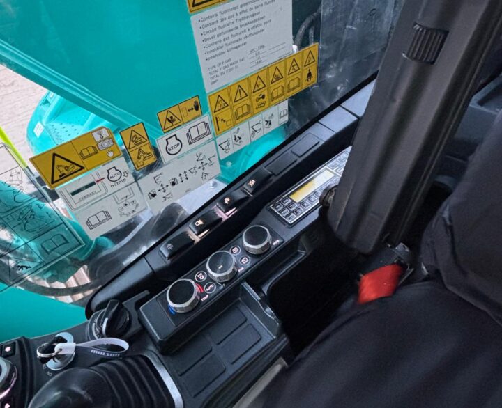 Kobelco SK130LC-11 - Crawler Excavators