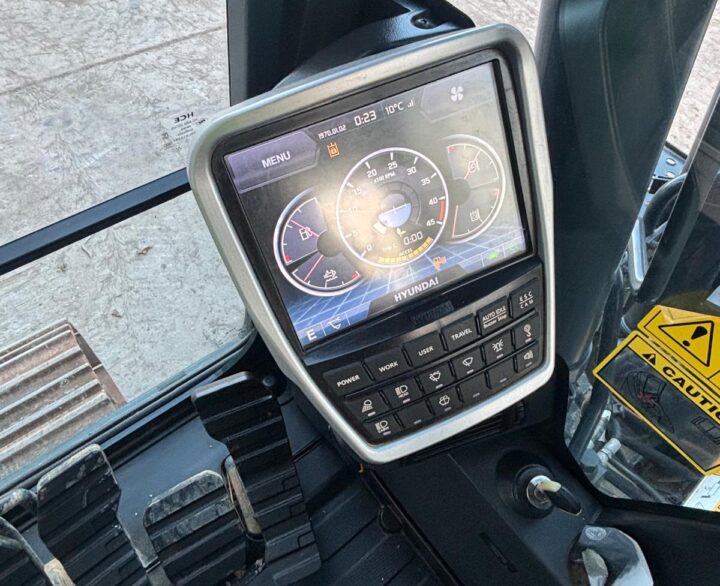 Hyundai HX140L - Crawler Excavators