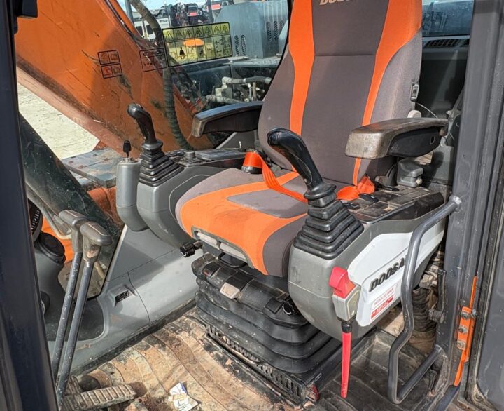 Doosan DX140LC-5 - Crawler Excavators