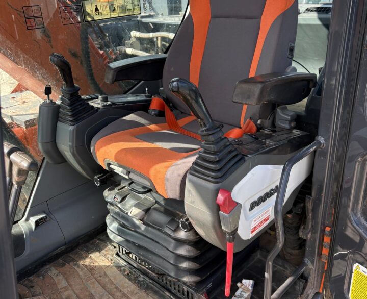 Doosan DX140LC-5 - Crawler Excavators