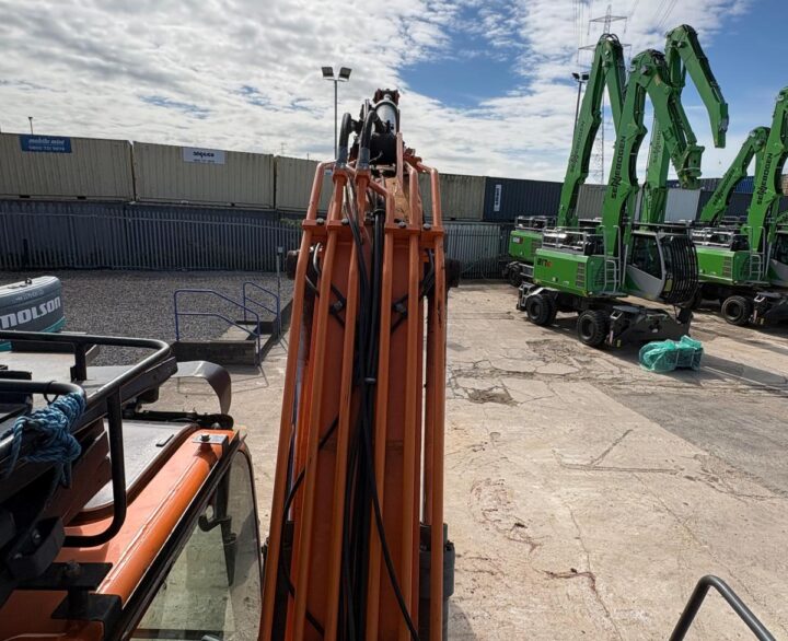 Doosan DX140LC-5 - Crawler Excavators