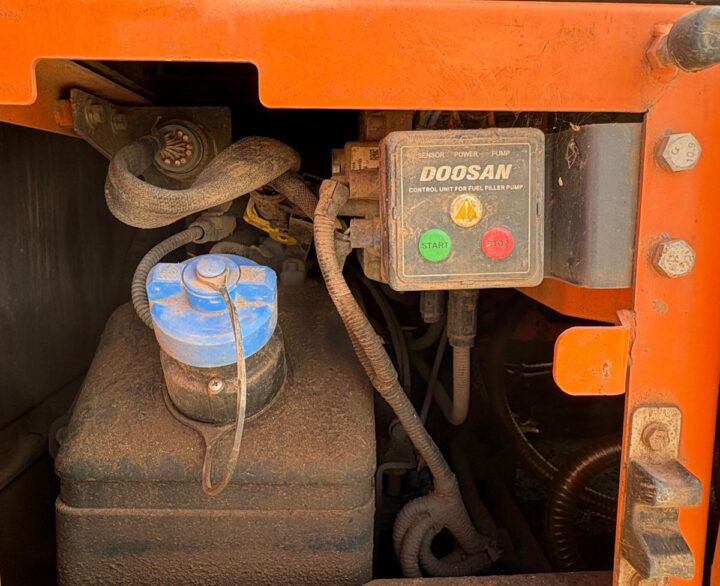 Doosan DX140LC-5 - Crawler Excavators