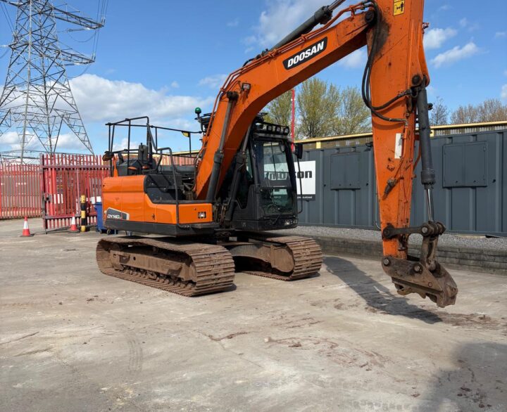 Doosan DX140LC-5 - Crawler Excavators