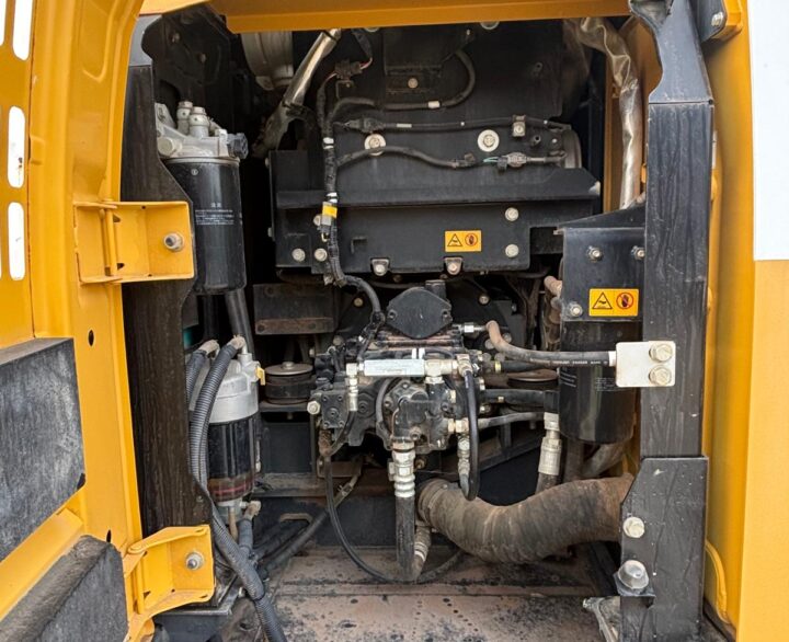 Kobelco SK130LC-11 - Crawler Excavators