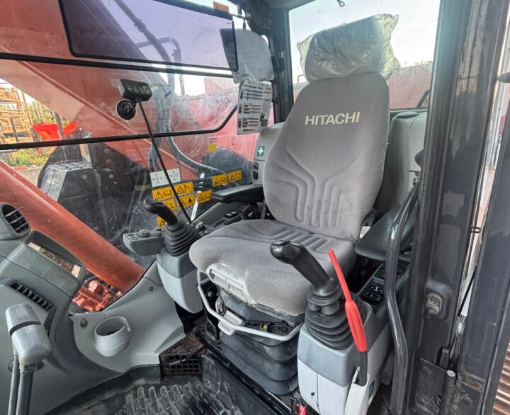 Hitachi ZX225USLC-6 - Crawler Excavators