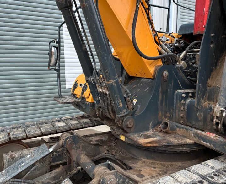 Hyundai HX140L High Rise Cab - Crawler Excavators