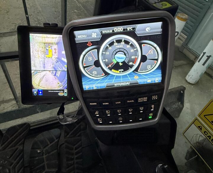 Hyundai HX140L High Rise Cab - Crawler Excavators