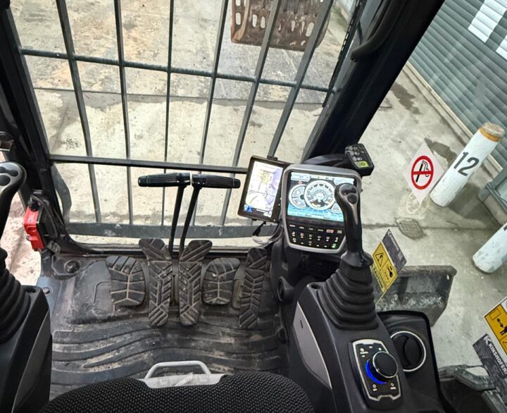 Hyundai HX140L High Rise Cab - Crawler Excavators
