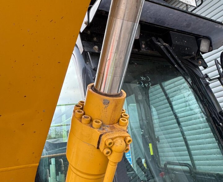 Kobelco SK130LC-11 - Crawler Excavators