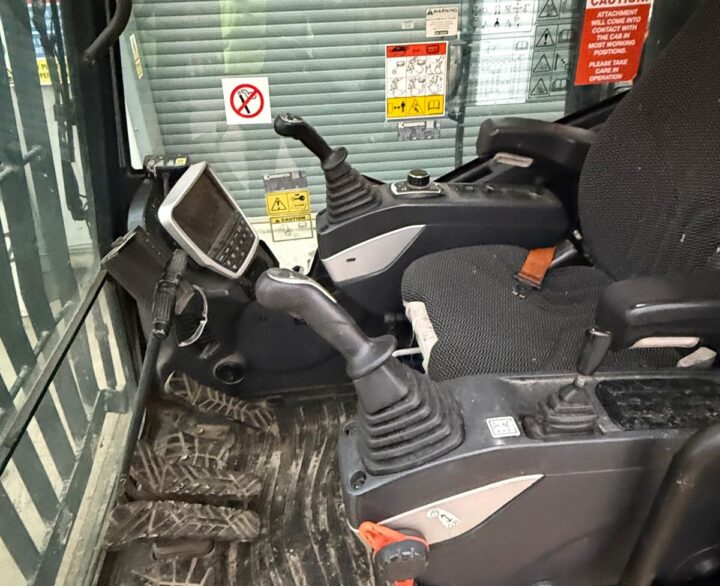 Hyundai HX140L High Rise Cab - Crawler Excavators
