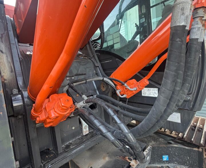 Hitachi ZX225USLC-6 - Crawler Excavators