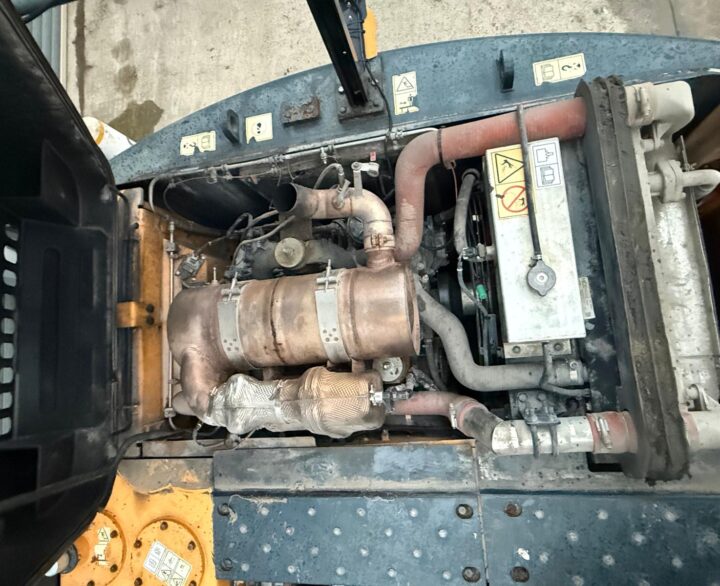 Hyundai HX140L High Rise Cab - Crawler Excavators