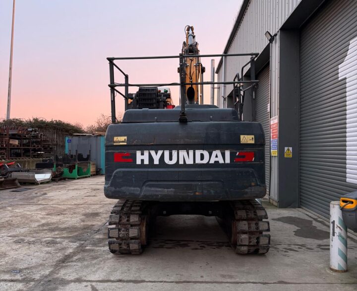 Hyundai HX140L High Rise Cab - Crawler Excavators