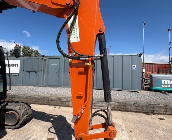 Hitachi ZX85USBR-6 2PB - Mini Excavators