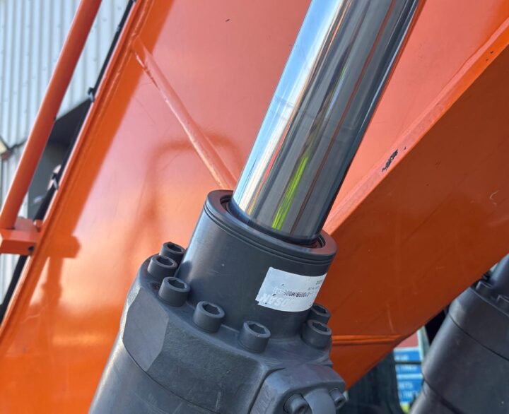 Doosan DX140LC-5 - Crawler Excavators