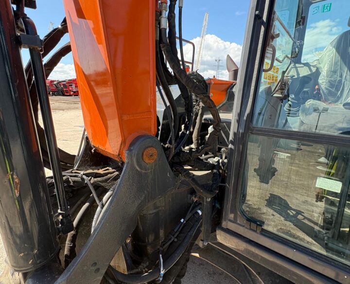 Hitachi ZX85USBR-6 2PB - Mini Excavators