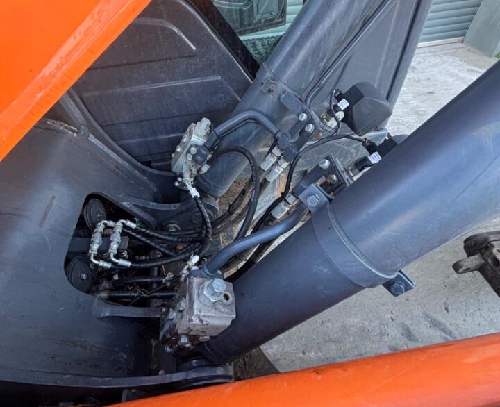 Doosan DX140LC-5 - Crawler Excavators