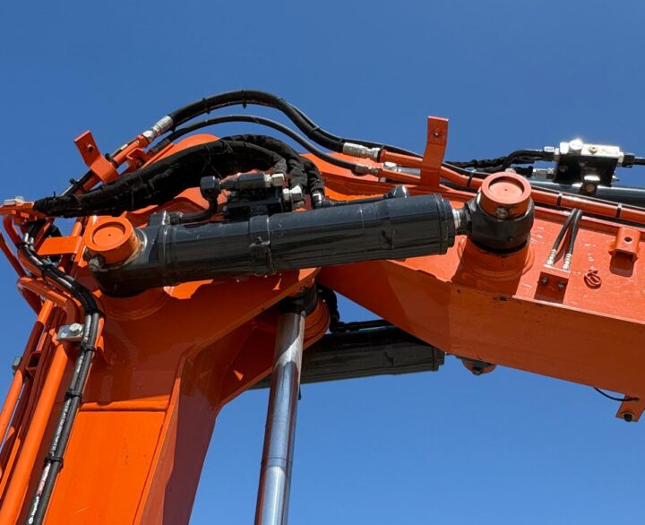Hitachi ZX85USBR-6 2PB - Mini Excavators
