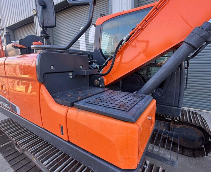 Doosan DX140LC-5 - Crawler Excavators