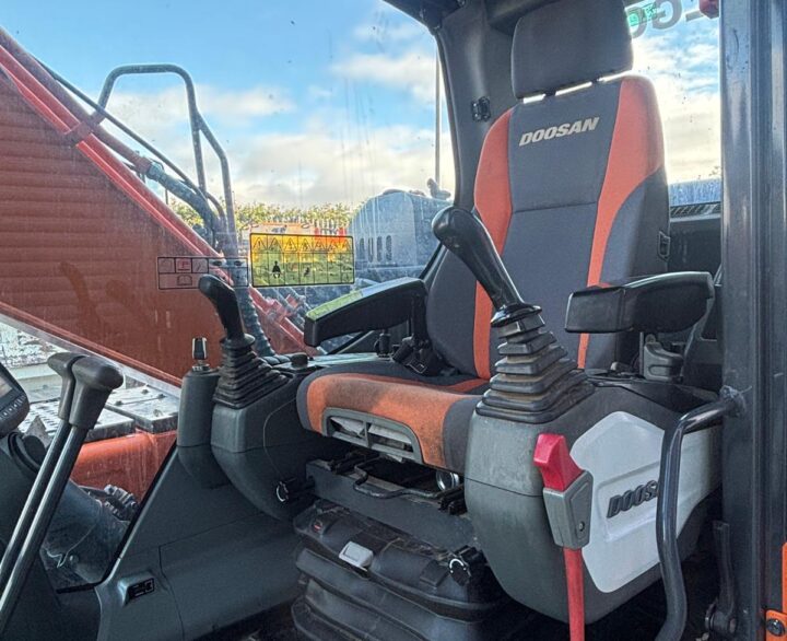 Doosan DX140LC-5 - Crawler Excavators