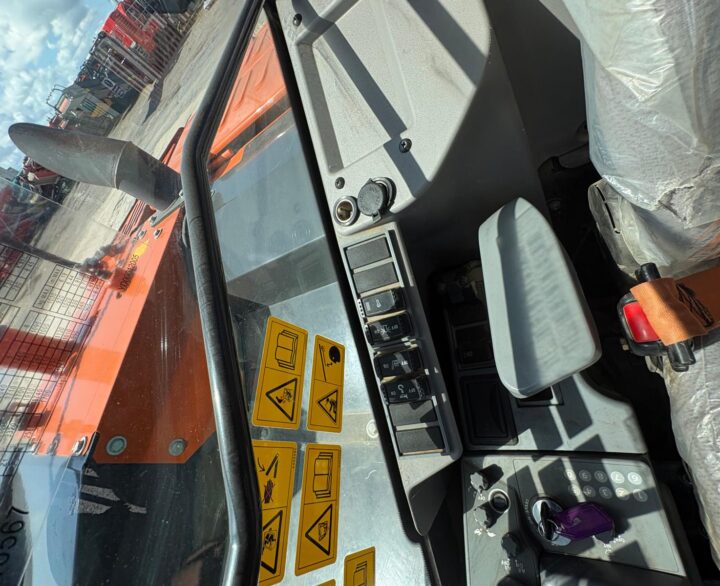 Hitachi ZX85USBR-6 2PB - Mini Excavators