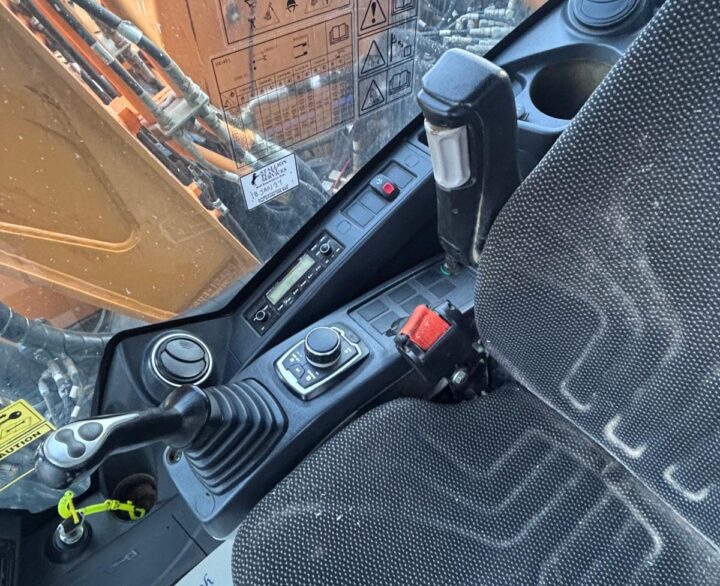 Hyundai HX140L - Crawler Excavators