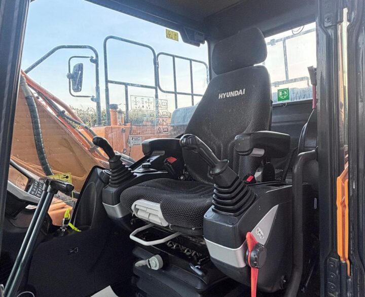 Hyundai HX140L - Crawler Excavators