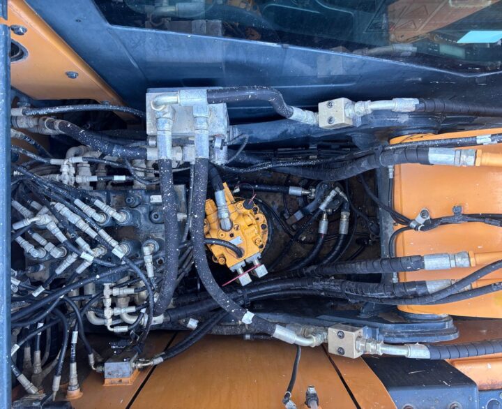 Hyundai HX140L - Crawler Excavators