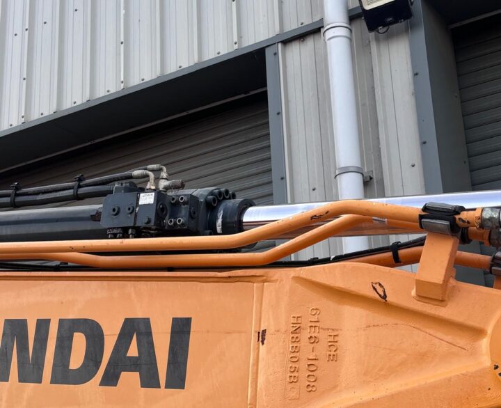 Hyundai HX140L - Crawler Excavators