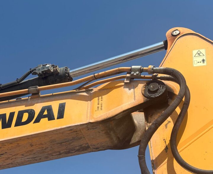 Hyundai HX300L - Crawler Excavators