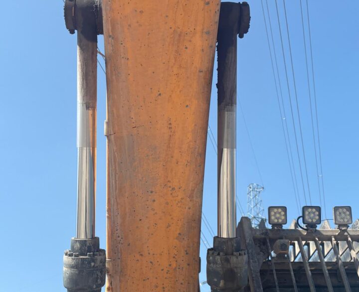 Hyundai HX300L - Crawler Excavators