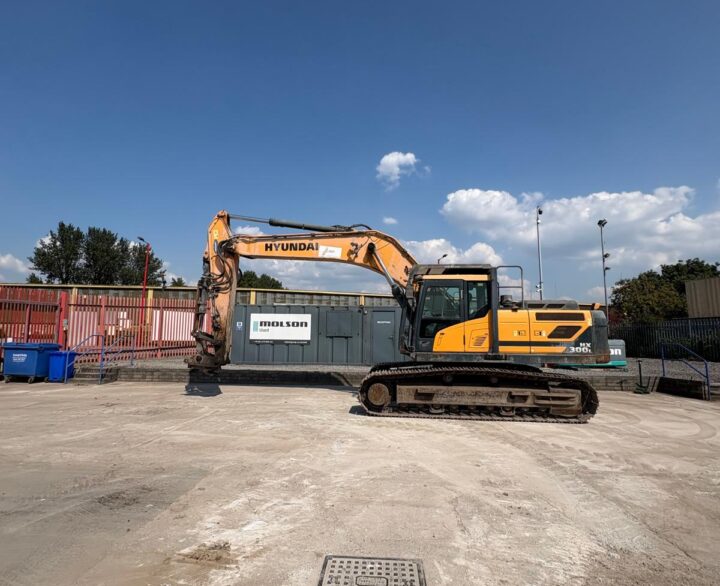 Hyundai HX300L - Crawler Excavators