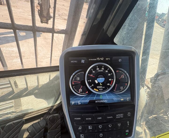 Hyundai HX300L - Crawler Excavators