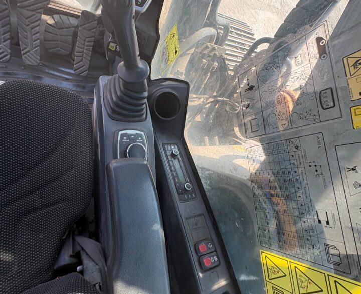 Hyundai HX300L - Crawler Excavators