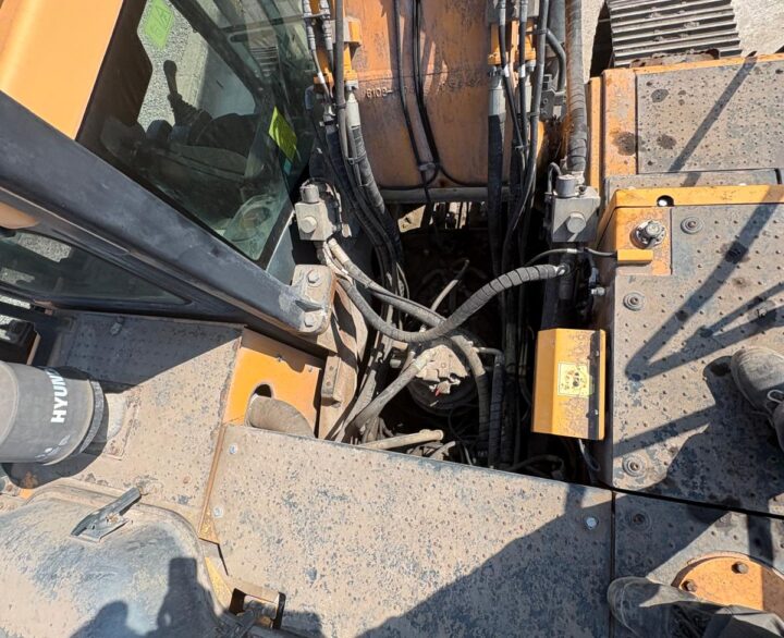 Hyundai HX300L - Crawler Excavators