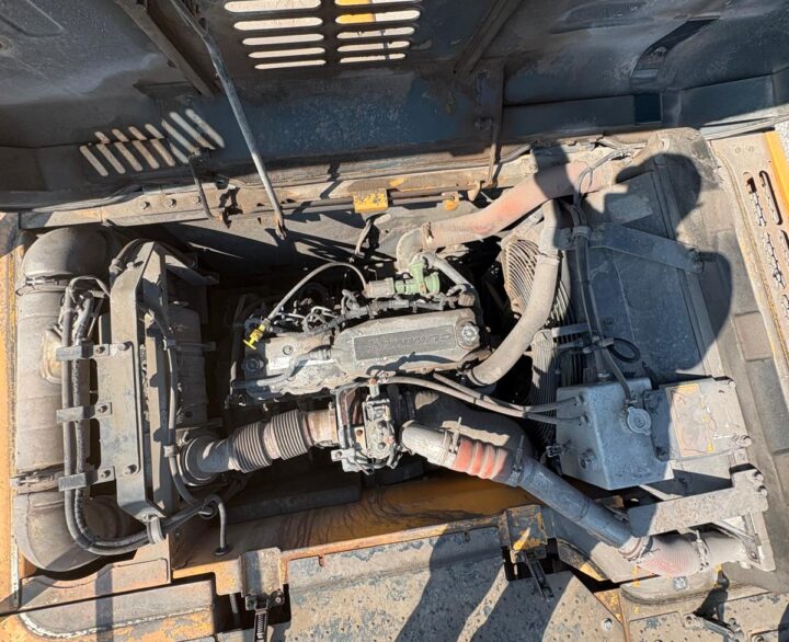 Hyundai HX300L - Crawler Excavators
