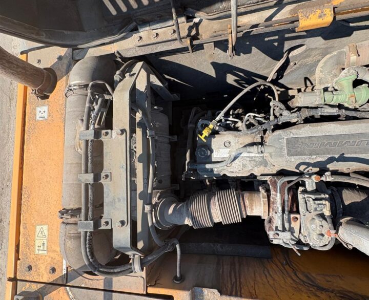 Hyundai HX300L - Crawler Excavators