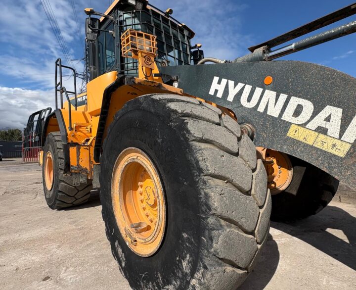 Hyundai HL960AHDXT - Used Wheel Loaders
