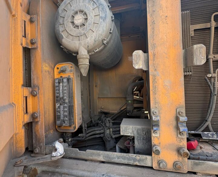 Hyundai HX300L - Crawler Excavators