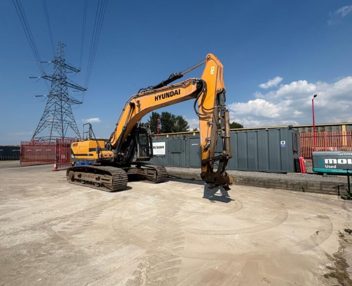Hyundai HX300L - Crawler Excavators