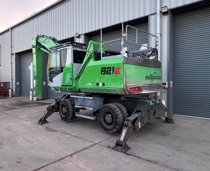 Sennebogen 821E - Material Handlers
