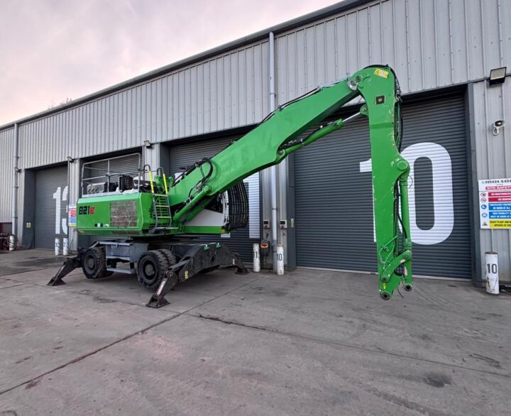 Sennebogen 821E - Material Handlers