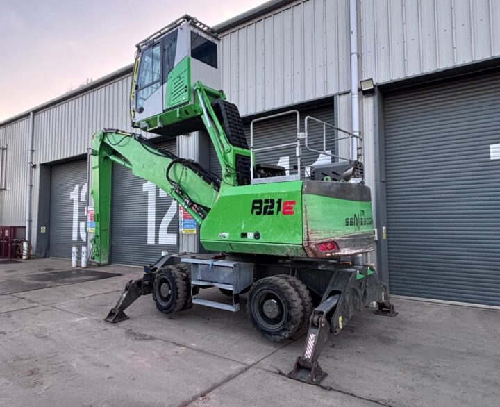 Sennebogen 821E - Material Handlers