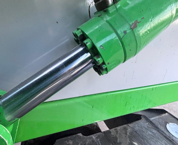 Sennebogen 821E - Material Handlers