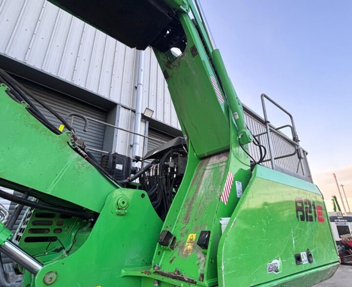Sennebogen 821E - Material Handlers