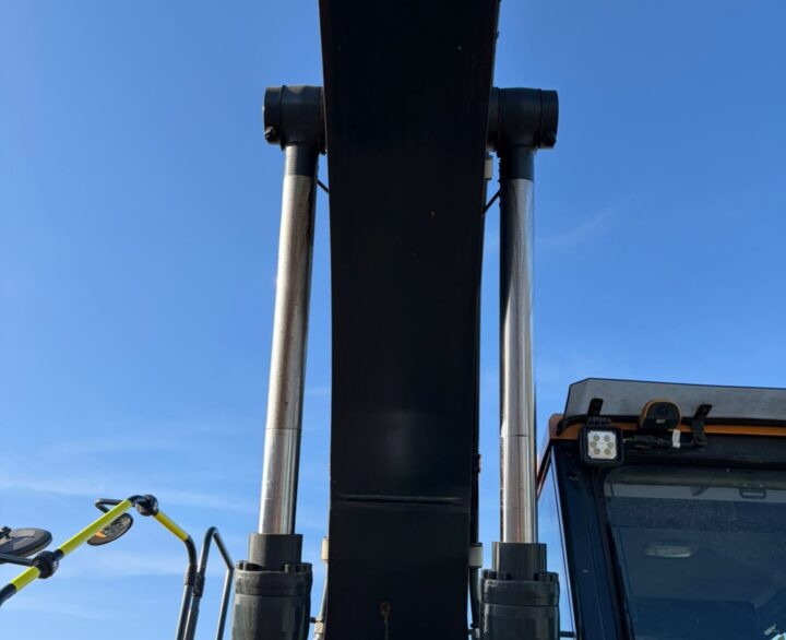 Hyundai HX140L - Crawler Excavators